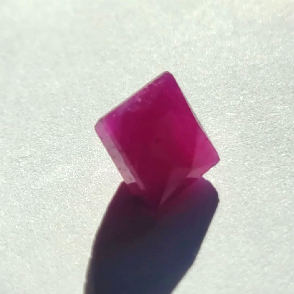 6 Carat Ruby - Picture 4 of 4